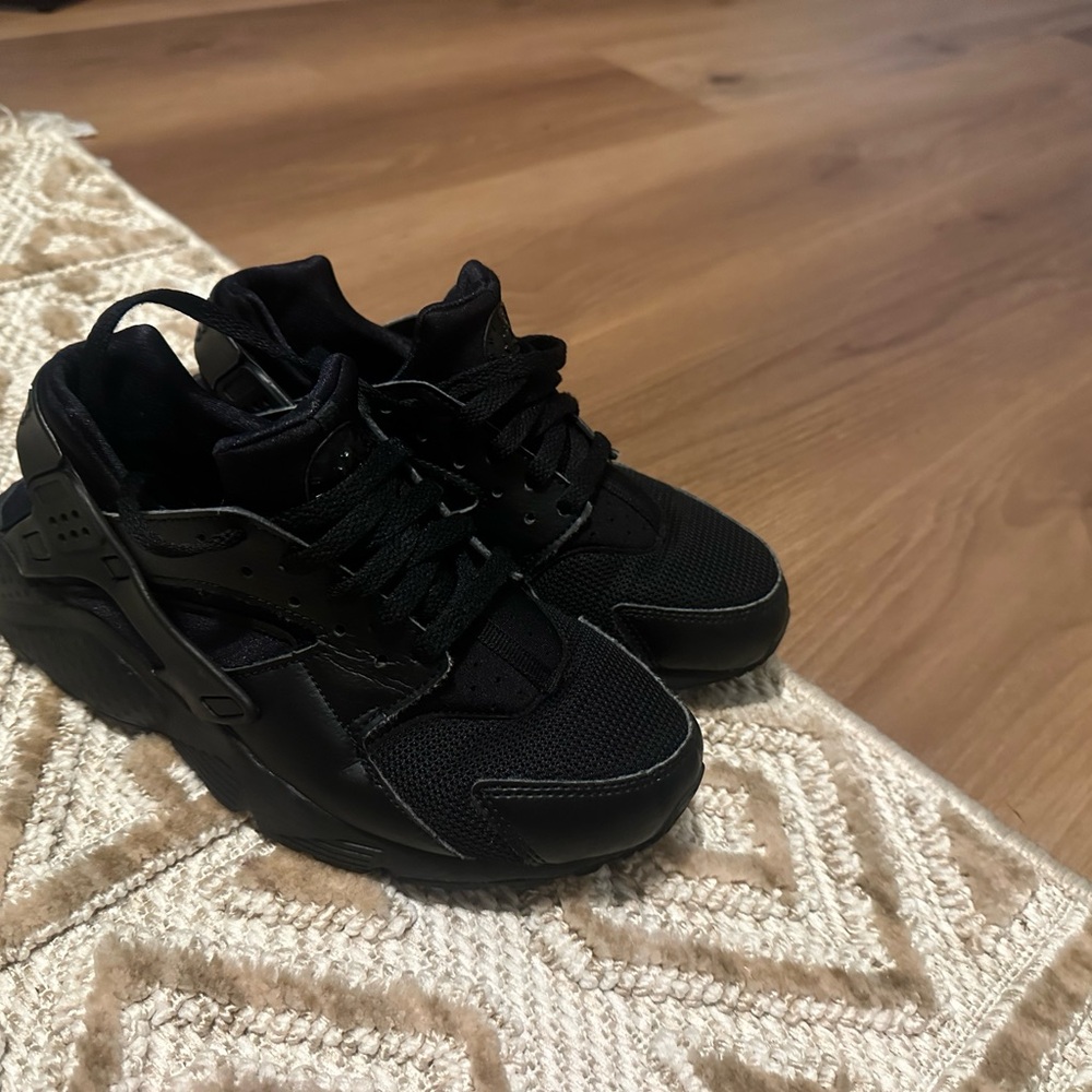 Nike huaraches size 5.5y - Picture 3 of 3